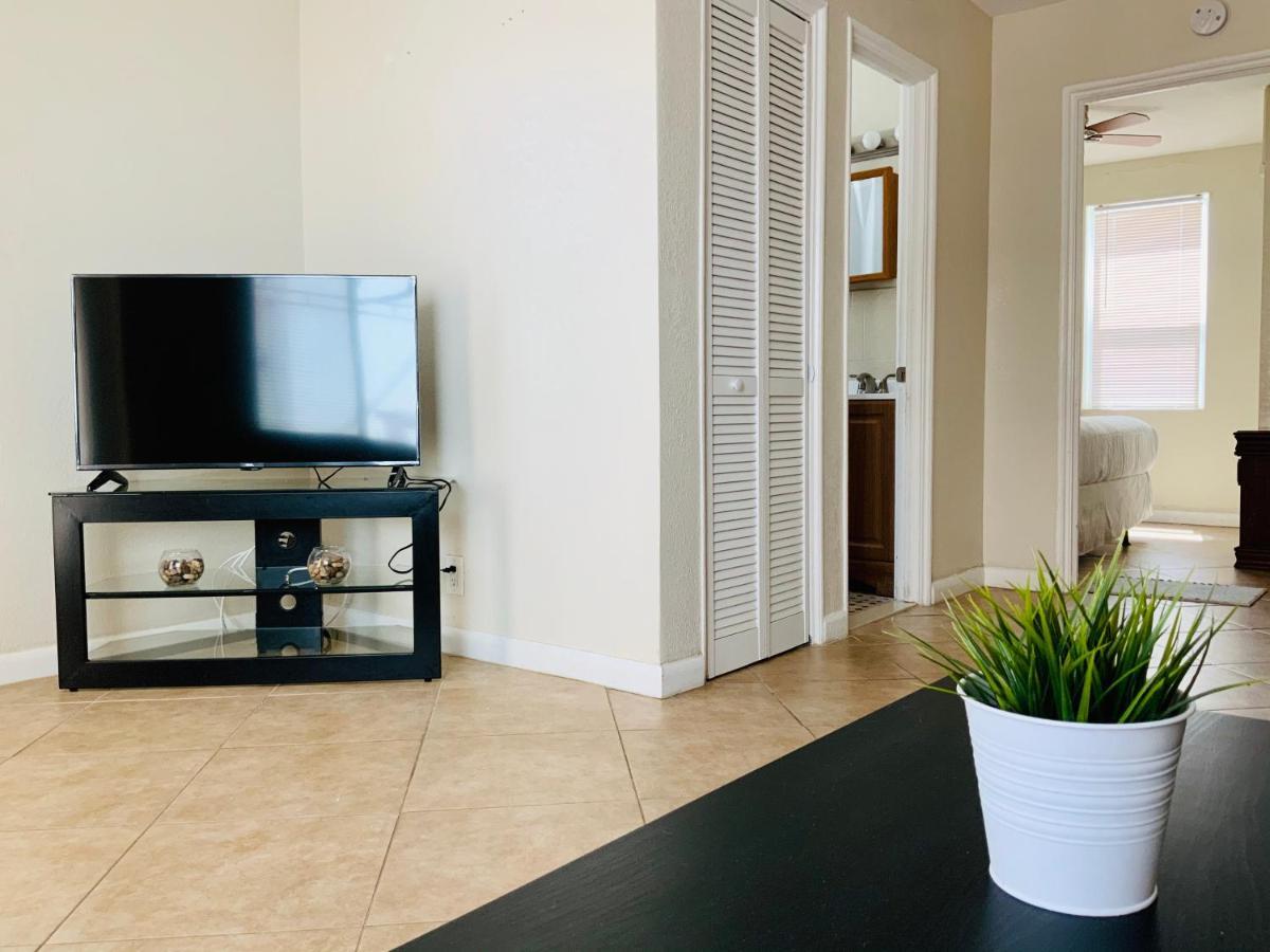 Hollywood Beach Apartments - Walk To The Beach 外观 照片