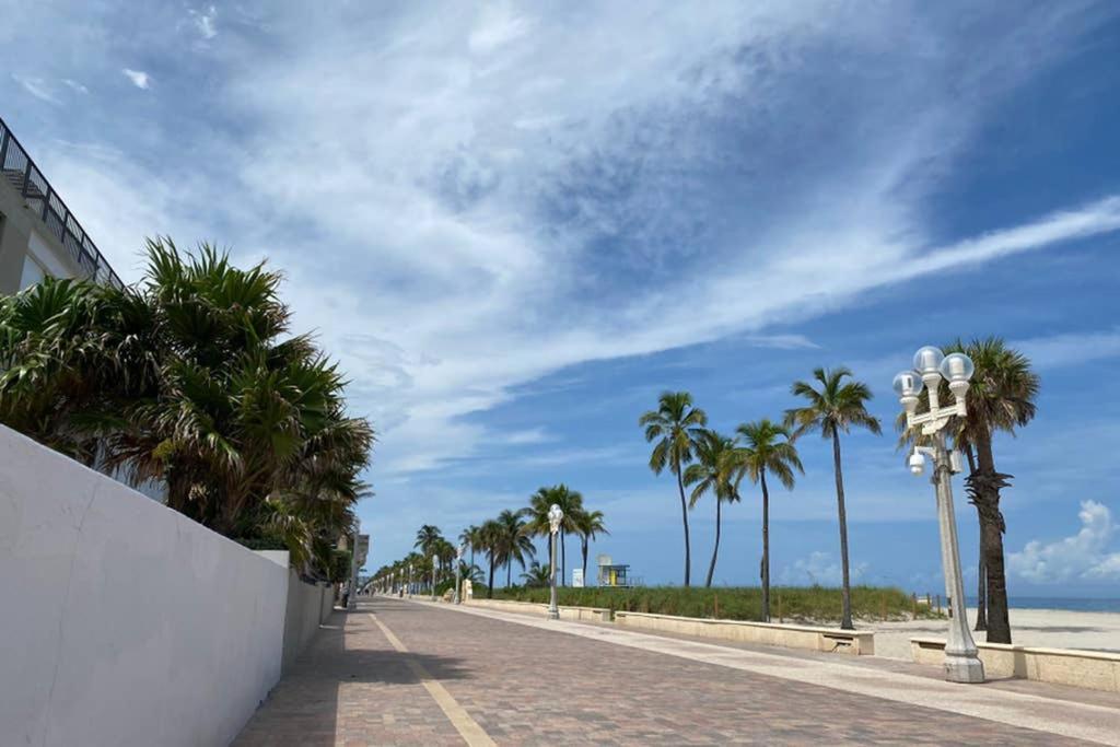Hollywood Beach Apartments - Walk To The Beach 外观 照片