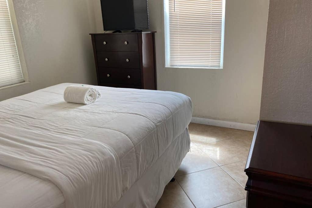 Hollywood Beach Apartments - Walk To The Beach 外观 照片