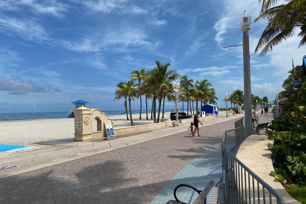 Hollywood Beach Apartments - Walk To The Beach 外观 照片